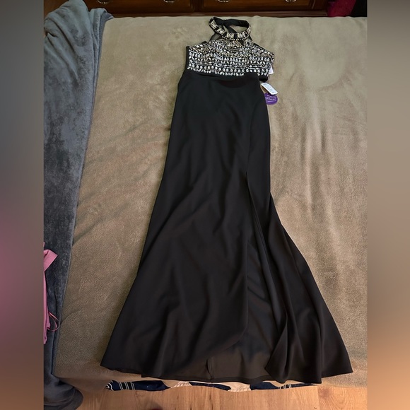 New 2-piece skirt and sequin top - Picture 3 of 4